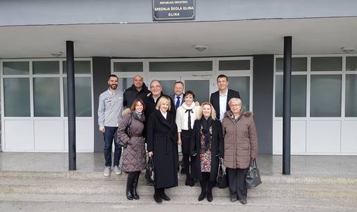 Rotary klub Zagreb donirao opremu Srednjoj &scaron;koli Glina