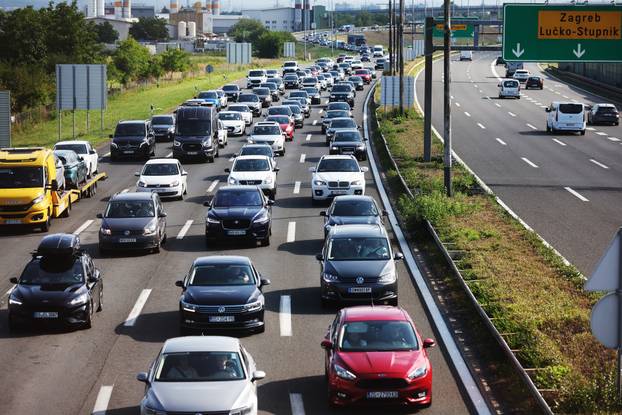 Zagreb: Gužve na naplatnim kućicama u Lučkom prema moru