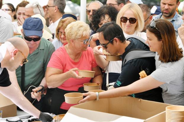Skradin: Tradicionalna podjela graha na Skradinskom buku