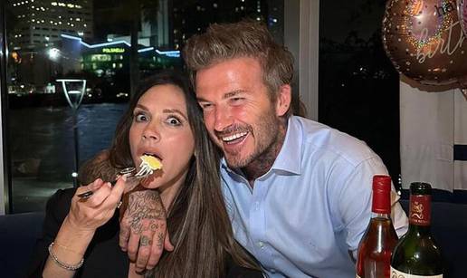 Victoria Beckham i David skupa zapjevali hit grupe 'Spice Girls': 'Malo izgledaju pijani, slatki su'