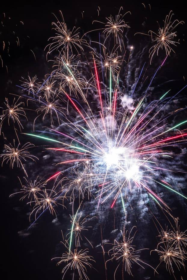 Vatromet u novogodišnjoj noći iznad Zagreba