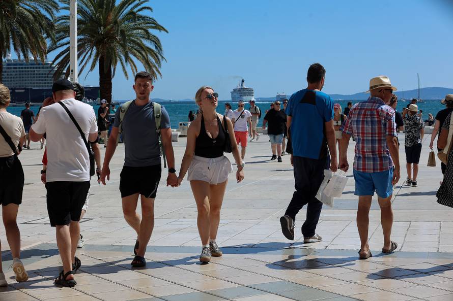 Split: Brojni mladi u centru uoči početka festivala Ultra