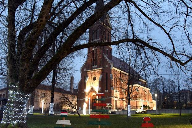 Božićni ugođaj na adventu u Slatini