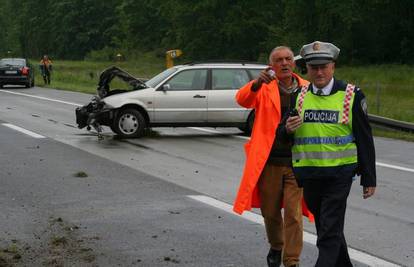 Vozač nije držao razmak pa udario u Volkswagen