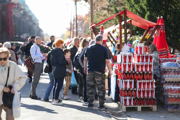 Zagreb: Svi sveti groblja poznatih osoba