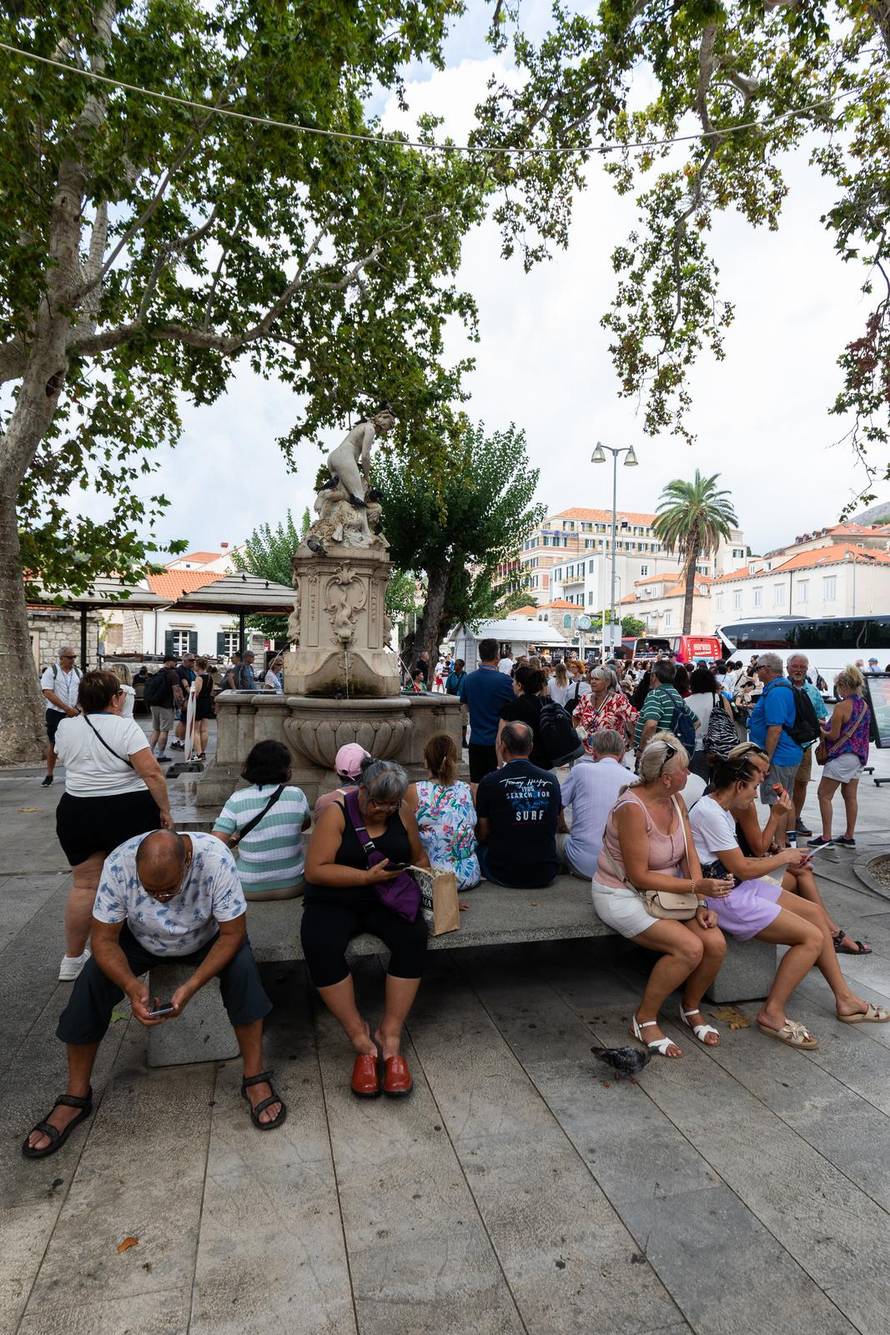 Dubrovnik: Stara gradska jezgra puna je turista 