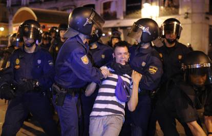 Madrid: Policija je rastjerivala tisuće prosvjednika na ulicama