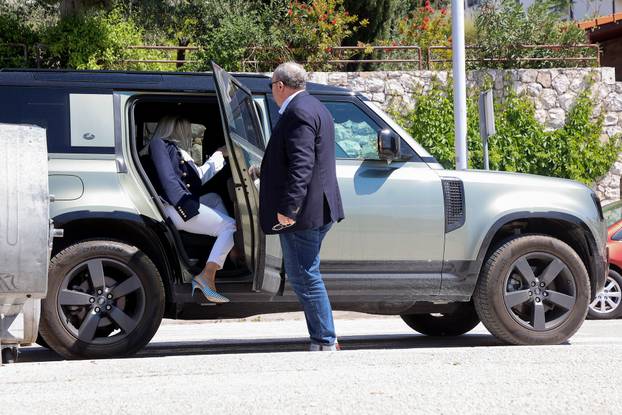 Split: Željko Kerum u pratnji supruge izašao na biralište i glasovao