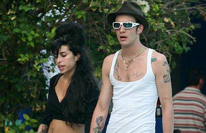 Amy Winehouse i muž Blake pred razvodom?