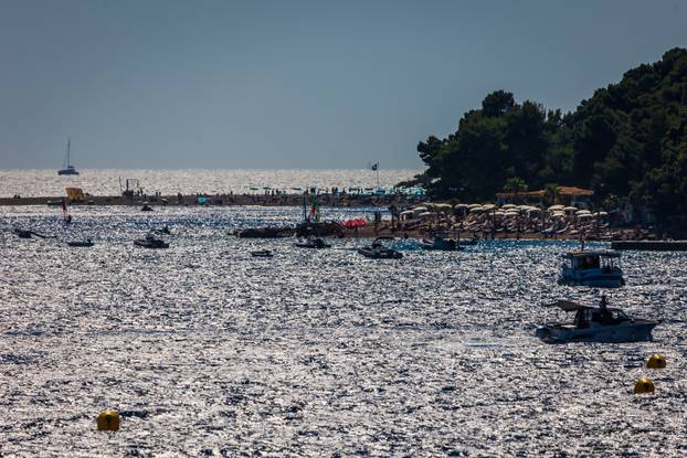 Bol: Pogled sa Dominikanskog Samostana prema Zlatnom Ratu