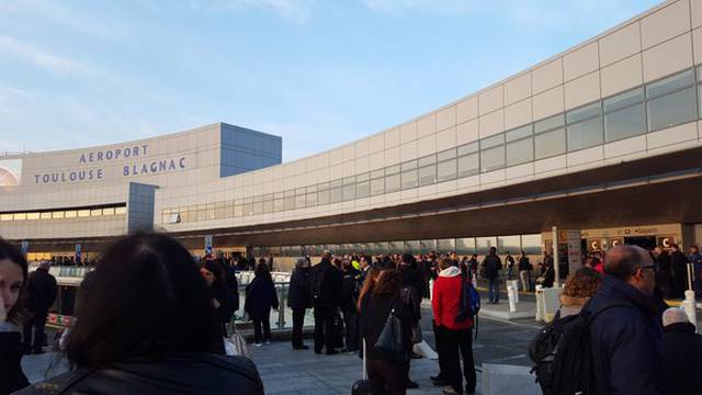 Sigurnosna prijetnja: Jutros je evakuiran aerodrom Toulouse