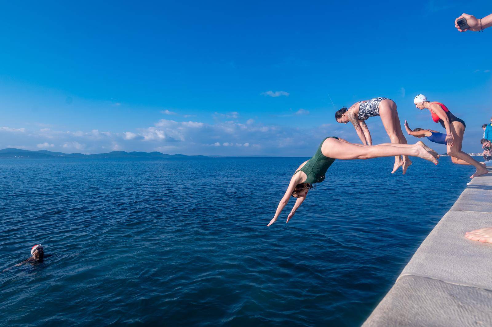 Zadar: Novogodišnje kupanje na rivi to?no u podne