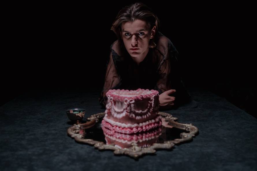 VIDEO Marko Bošnjak objavio je spot za 'Poison Cake' s kojom će se predstaviti na Dori u Opatiji