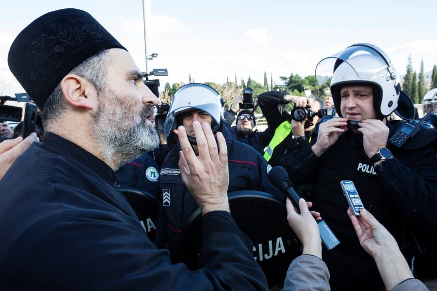 Prosrpski zastupnici zaprijetili nasiljem zbog crkvene imovine