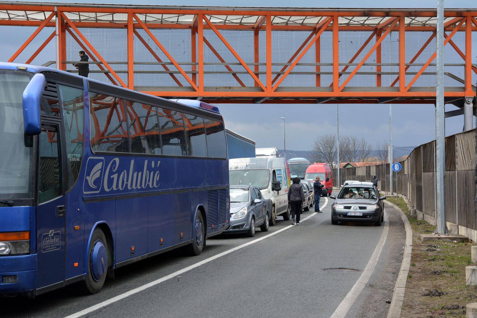 Slavonski Brod: Kolone na granici zbog pada informatiÄkog sustava MUP-a