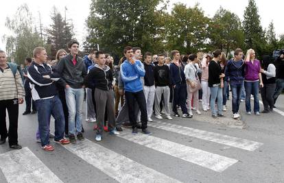 Prosvjed učenika i roditelja iz Čepina, prijevoz im je preskup
