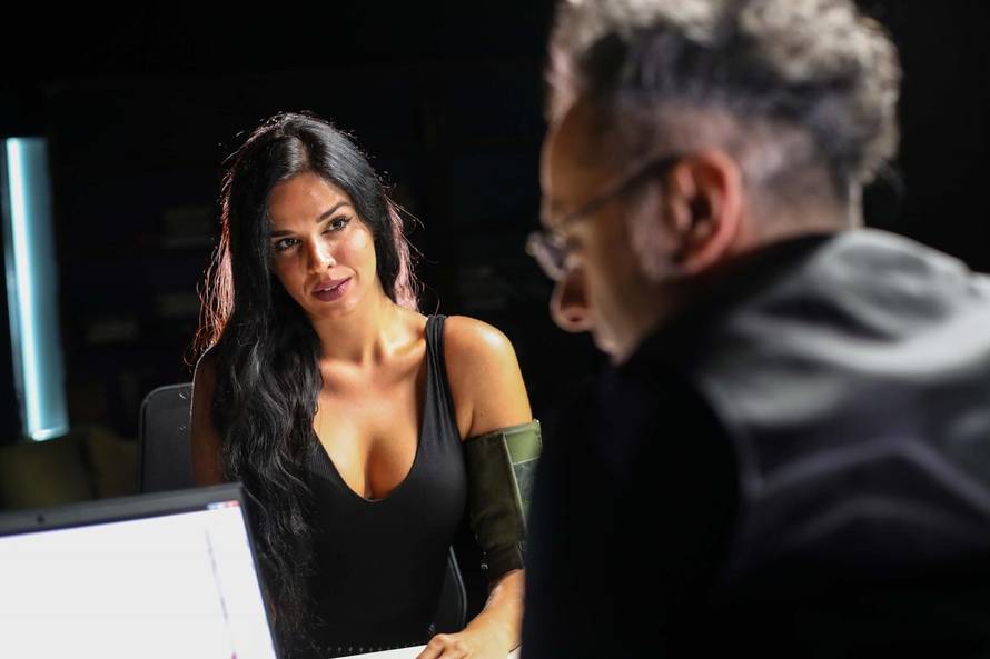 Šola se svađala s inspektorom, Knoll pokazala dekolte, Rodić najavila nove estetske operacije