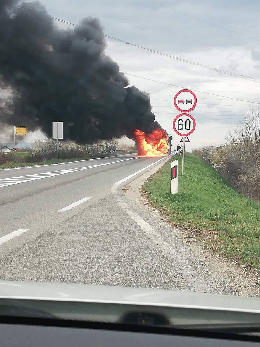 Buktinja na cesti: Zapalio se ZET-ov bus kod Velike Gorice