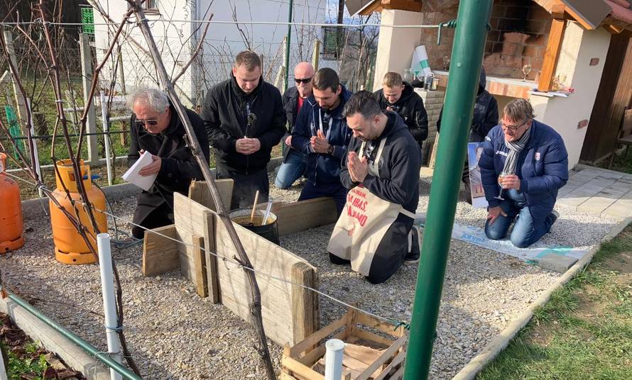 Jan Kerekeš: 'Nakon objave na kojoj klečimo pred gulašom primio sam brojne prijetnje'