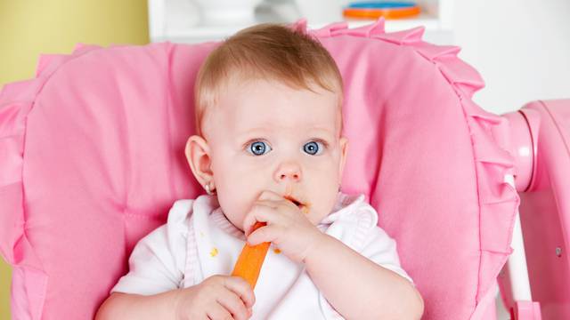 15 namirnica koje vaša beba može jesti iako još nema zuba