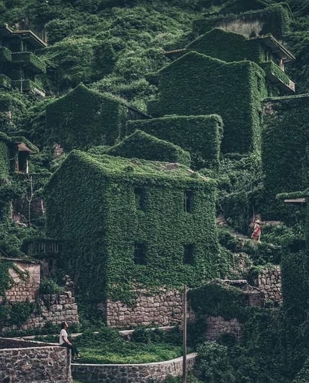 FOTO Napušteno 'selo duhova' u Kini sraslo je s prirodom i postalo prava TikTok atrakcija