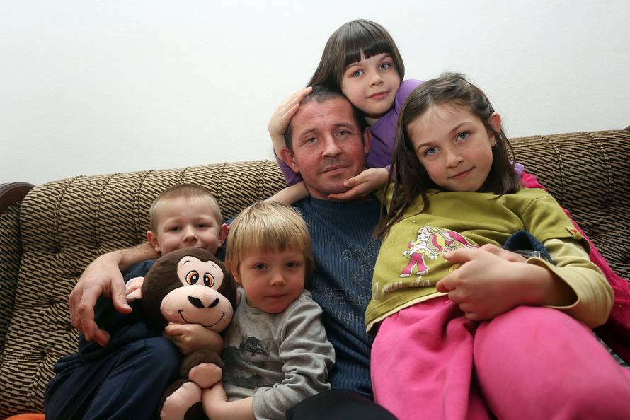 On je supertata: Sve ja mogu stići iako imam šestero djece