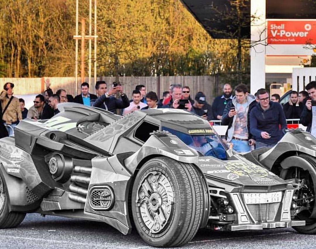 Lamborghini pretvorili u pravi Batmobile koji juri 320 na sat
