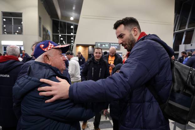 Billund: Rukometasi Hrvatske družili se s navijačima u zračnoj luci prije odlaska u Hrvatsku