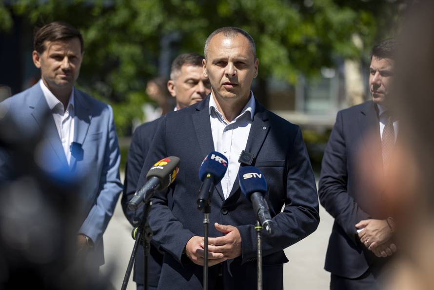 Osijek: Press konferencija Nikole Grmoje