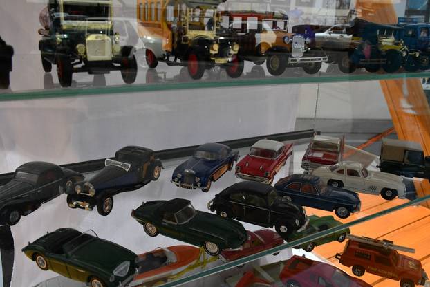 Požega: Čuveni modeli izloženi u sklopu oldtimer manifestacije"Trophy Zlatnom dolinom 2026."