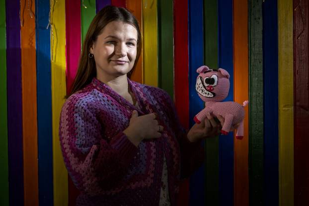 24sata Osijek: Ema Gilih heklanjem izrađuje odjevne predmete i igračke