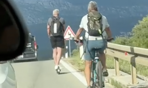 VIDEO Nevjerojatna vožnja! Na romobilu se bez kacige odvažio prema Krčkom mostu...