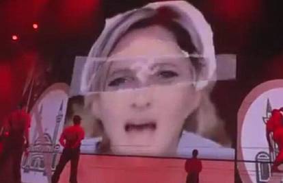 Madonna je stavila kukasti križ na čelo francuske političarke