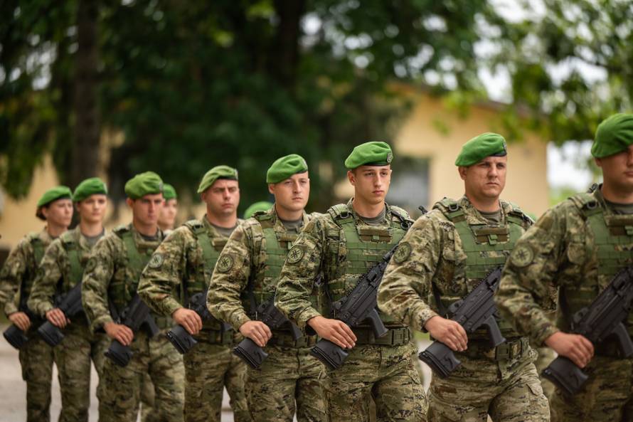 Velika Gorica: Ivan Anušić i Tihomir Kundid obišli pripadnike pjesackih postroja Hrvatske vojske