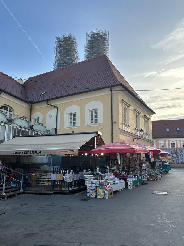 FOTO Dolac izgleda sablasno: S platoa su maknuli sve štandove