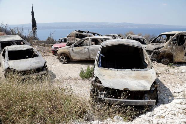 Omiš: Veliki broj izgorenih automobila u požaru