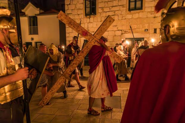 Imotski: Uprizorenje 24. Žive slike Muke Isusove