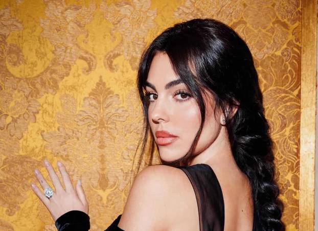 FOTO Georgina u crnom baršunu zasjenila sve na reviji u Rimu