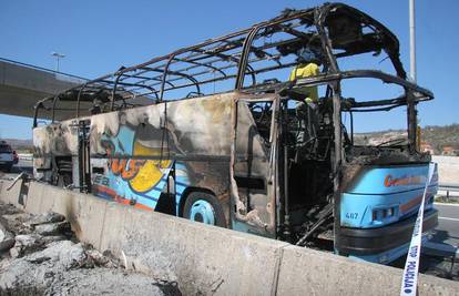 Kod Solina potpuno izgorio autobus, nema ozlijeđenih 