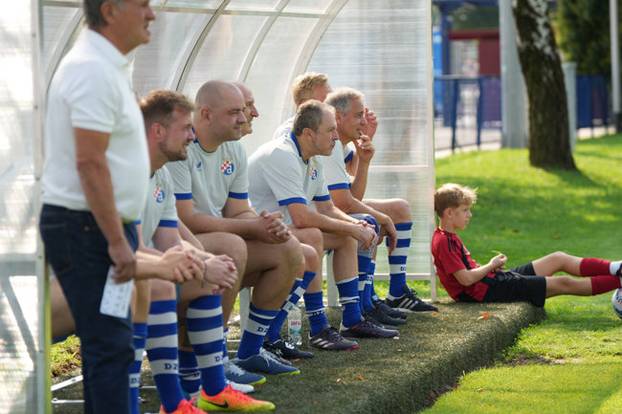 FOTO Legende Dinama ponovno u kopačkama: Boban, Zajec, Marić... zaigrali na izborni dan!