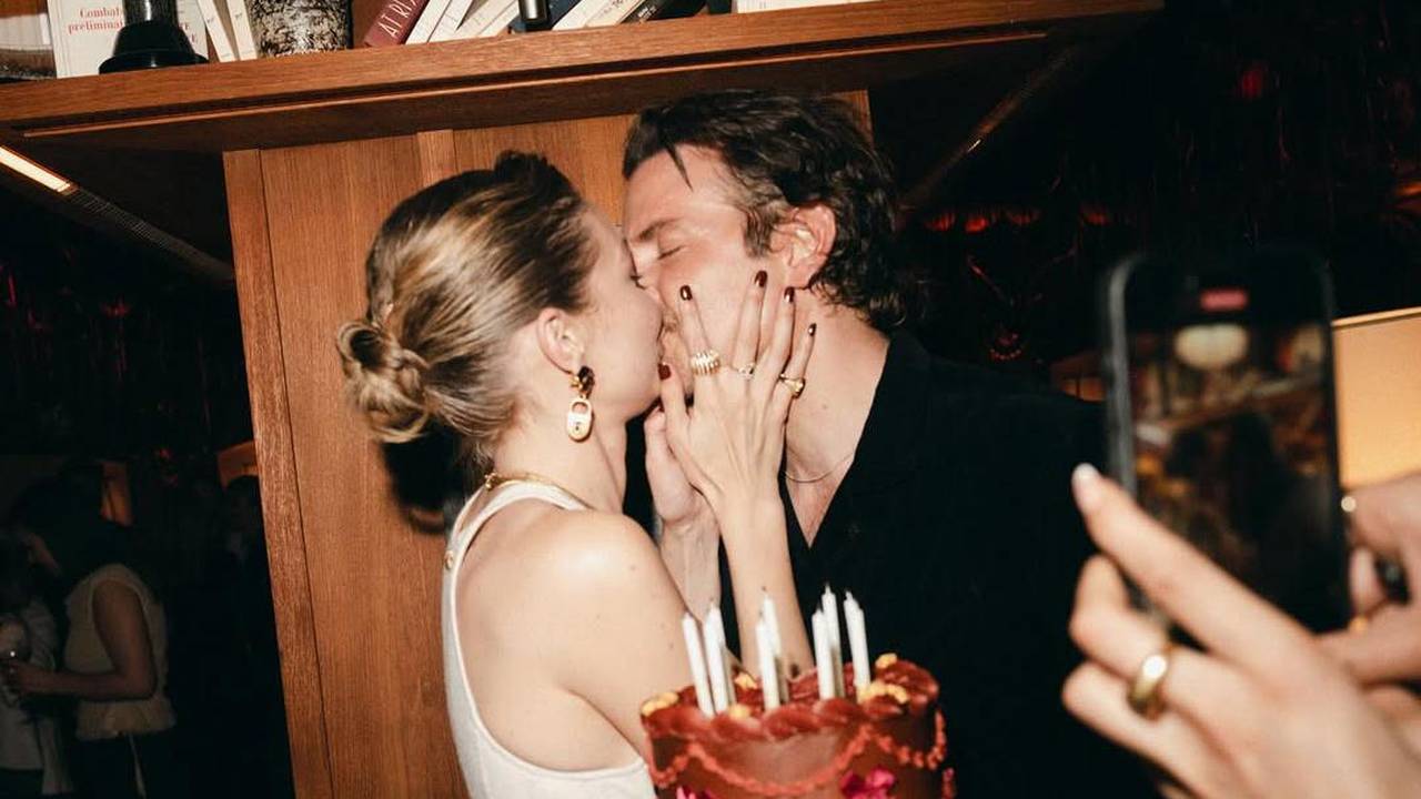 'Službeno' priznali da su skupa ovom fotografijom! Gigi Hadid slavila u zagrljaju Coopera