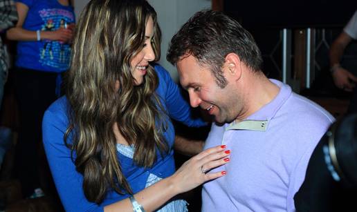 FOTO Vedran Pavlek jednu je &zcaron;enu vje&scaron;to &ccaron;uvao od javnosti: 'Vi&scaron;e ne pitaju kad &cacute;u se &zcaron;eniti'