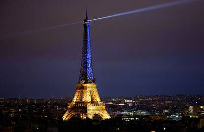 Eiffelov toranj osvijetlili bojama Ukrajine: 'Bit će života nakon rata, Ukrajina će pobijediti!'