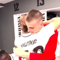 VIDEO Razdragani Modrić išao po svlačionici i grlio suigrače, jedan ga baš i nije doživio...