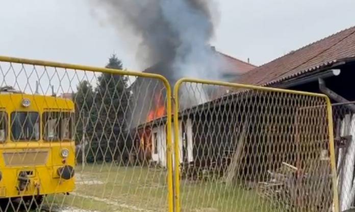 U pola sata dva požara kod Glavnog kolodvora: Gori bivši klub Željezničar, a iza su hale