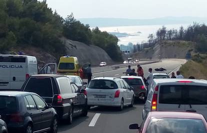 Teška nesreća kod Klisa: Zabio se u ogradu  motorom i poginuo