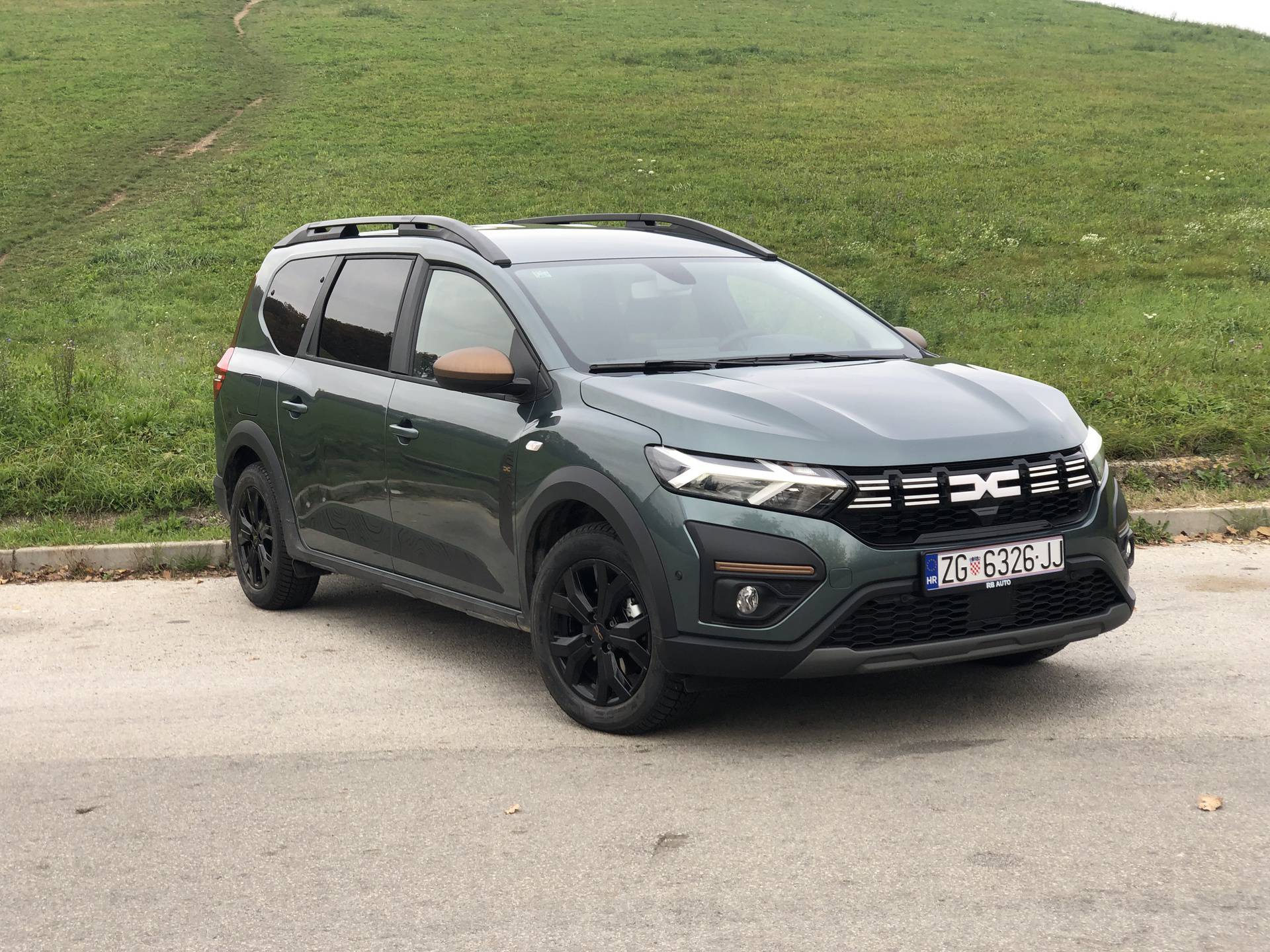 Testirali smo Jogger Hybrid: Kakva je prva hibridna Dacia?