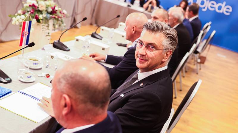 Plenković: Milanović stalno izmišlja, teza o slanju hrvatskih vojnika u Ukrajinu je laž