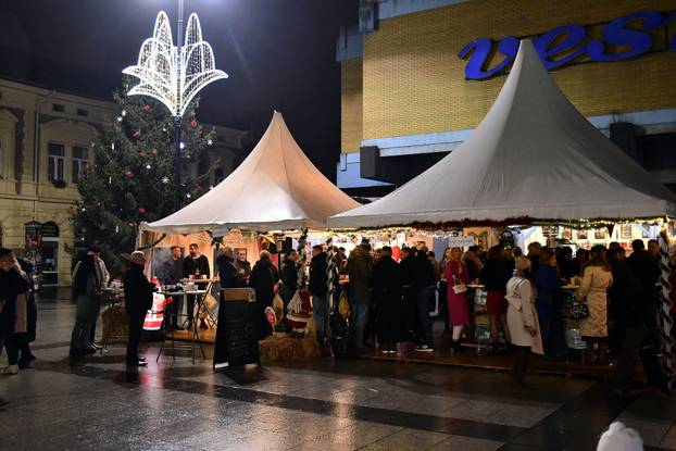 FOTO Advent u Slavonskom Brodu: Dvije lokacije, nove atrakcije i nezaboravni doživljaji
