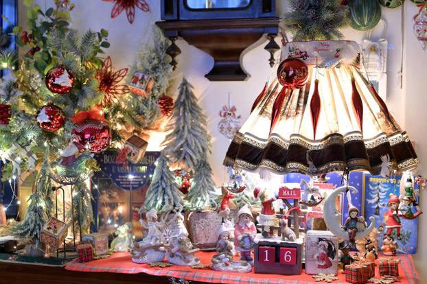 24SATA Zagreb: Stan ukrašen blagdanskim dekoracijama